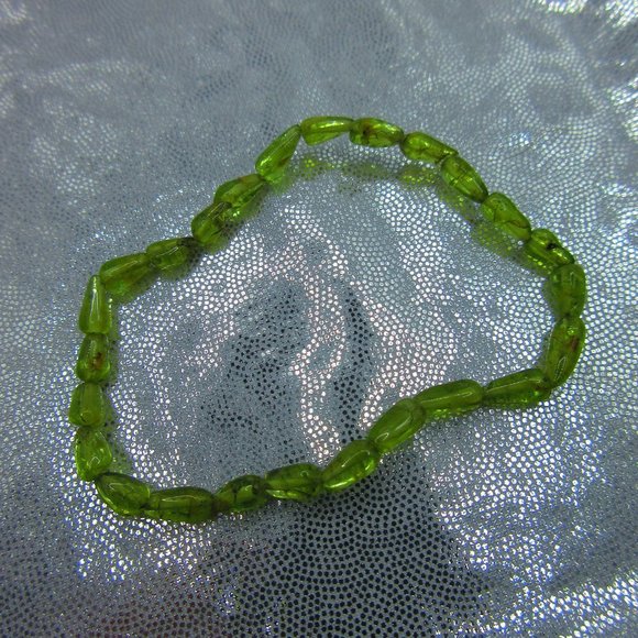 Peridot Teardrop Shape 7" Stretchy Gemstone Bracelet - Picture 2 of 3